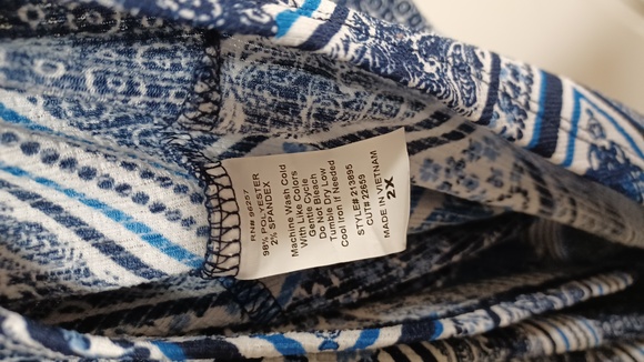 PerSeption Women strappy back paisley tank - Picture 6 of 6